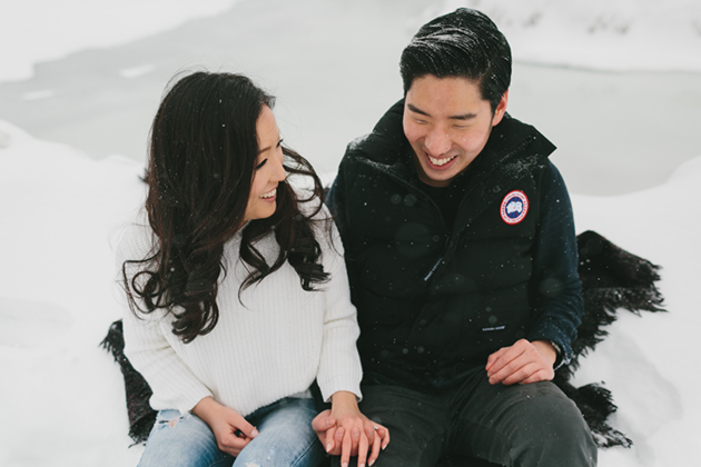 snowy-winter-engagement-session-0014