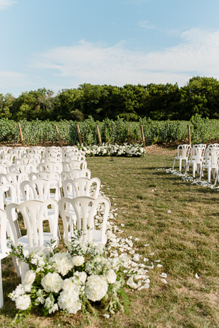 All white wedding ceremony at Chateau des Charmes