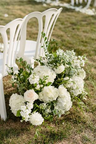White blooms at Chateau des Charmes wedding
