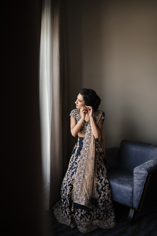 Bride getting ready / Montreal wedding photography