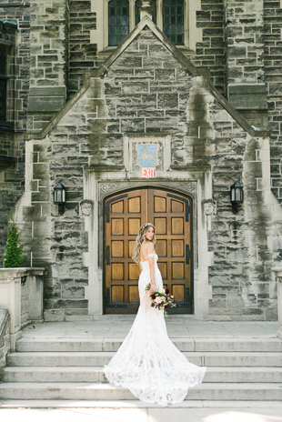 A portrait of our gorgeous bride at Trinity College